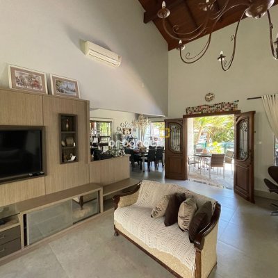 Casa com 3000m², 3 quartos (sendo 3 suítes), 2 garagens, no bairro Jurerê Internacional em Florianópolis