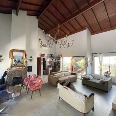 Casa com 3000m², 3 quartos (sendo 3 suítes), 2 garagens, no bairro Jurerê Internacional em Florianópolis