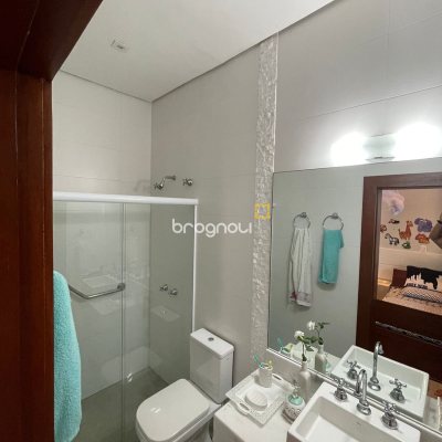 Casa com 3000m², 3 quartos (sendo 3 suítes), 2 garagens, no bairro Jurerê Internacional em Florianópolis
