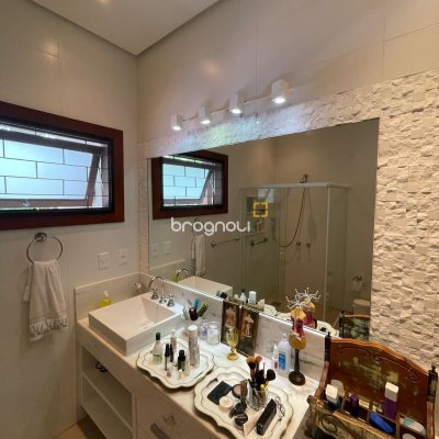 Casa com 3000m², 3 quartos (sendo 3 suítes), 2 garagens, no bairro Jurerê Internacional em Florianópolis