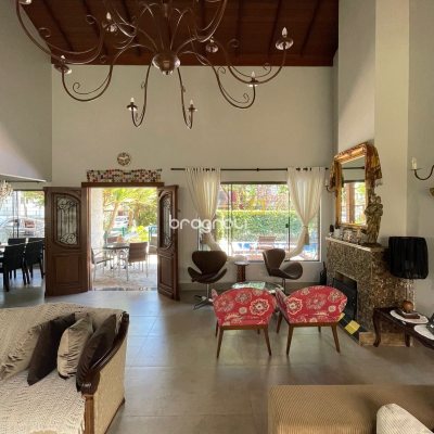 Casa com 3000m², 3 quartos (sendo 3 suítes), 2 garagens, no bairro Jurerê Internacional em Florianópolis