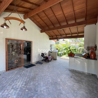 Casa com 3000m², 3 quartos (sendo 3 suítes), 2 garagens, no bairro Jurerê Internacional em Florianópolis