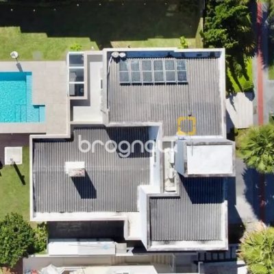 Casa com 320m², 3 quartos (sendo 2 suítes), 3 garagens, no bairro Jurerê Internacional em Florianópolis