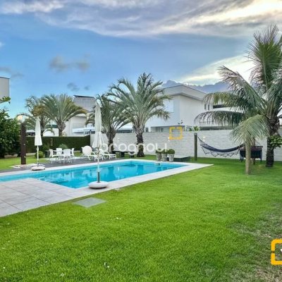 Casa com 320m², 3 quartos (sendo 2 suítes), 3 garagens, no bairro Jurerê Internacional em Florianópolis