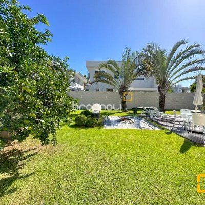 Casa com 320m², 3 quartos (sendo 2 suítes), 3 garagens, no bairro Jurerê Internacional em Florianópolis