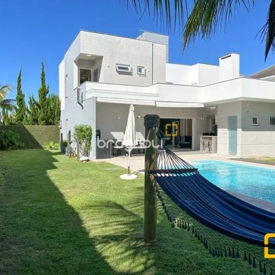 Casa com 320m², 3 quartos (sendo 2 suítes), 3 garagens, no bairro Jurerê Internacional em Florianópolis