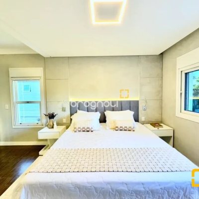 Casa com 320m², 3 quartos (sendo 2 suítes), 3 garagens, no bairro Jurerê Internacional em Florianópolis