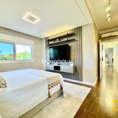 Casa com 320m², 3 quartos (sendo 2 suítes), 3 garagens, no bairro Jurerê Internacional em Florianópolis