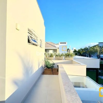 Casa com 320m², 3 quartos (sendo 2 suítes), 3 garagens, no bairro Jurerê Internacional em Florianópolis