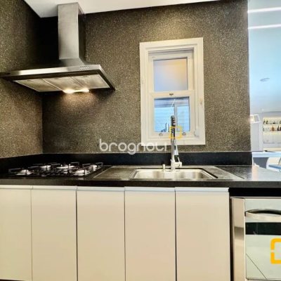 Casa com 320m², 3 quartos (sendo 2 suítes), 3 garagens, no bairro Jurerê Internacional em Florianópolis