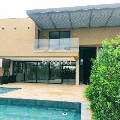 Casa com 700m², 5 quartos (sendo 5 suítes), 6 garagens, no bairro Jurerê Internacional em Florianópolis