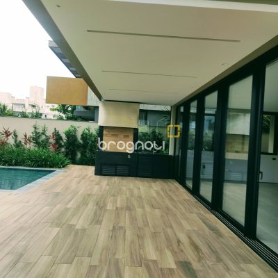 Casa com 700m², 5 quartos (sendo 5 suítes), 6 garagens, no bairro Jurerê Internacional em Florianópolis