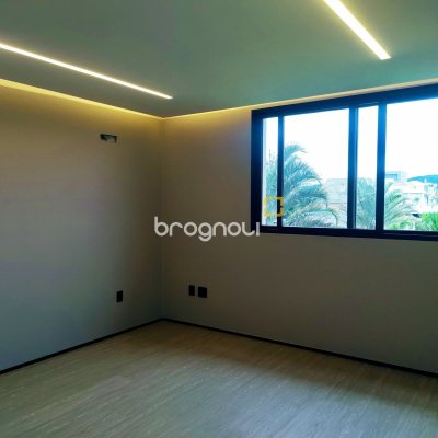 Casa com 700m², 5 quartos (sendo 5 suítes), 6 garagens, no bairro Jurerê Internacional em Florianópolis