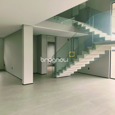 Casa com 700m², 5 quartos (sendo 5 suítes), 6 garagens, no bairro Jurerê Internacional em Florianópolis