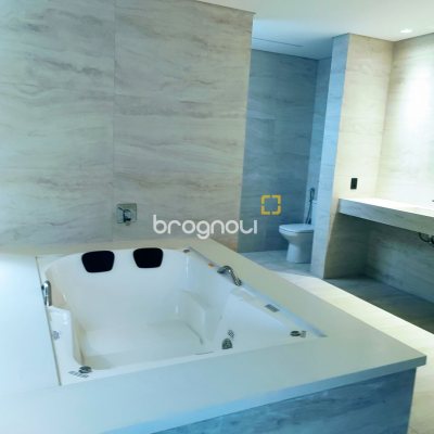 Casa com 700m², 5 quartos (sendo 5 suítes), 6 garagens, no bairro Jurerê Internacional em Florianópolis