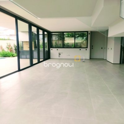 Casa com 700m², 5 quartos (sendo 5 suítes), 6 garagens, no bairro Jurerê Internacional em Florianópolis