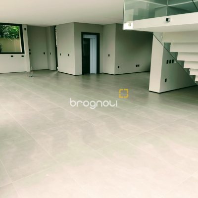 Casa com 700m², 5 quartos (sendo 5 suítes), 6 garagens, no bairro Jurerê Internacional em Florianópolis