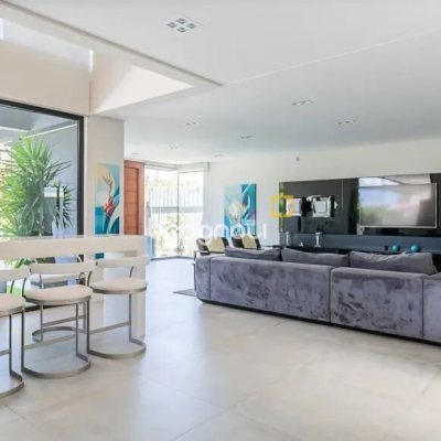 Casa com 460m², 5 quartos (sendo 5 suítes), 2 garagens, no bairro Jurerê Internacional em Florianópolis