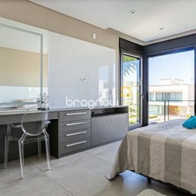 Casa com 460m², 5 quartos (sendo 5 suítes), 2 garagens, no bairro Jurerê Internacional em Florianópolis