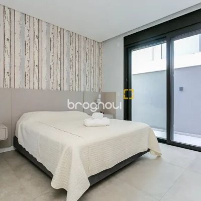 Casa com 460m², 5 quartos (sendo 5 suítes), 2 garagens, no bairro Jurerê Internacional em Florianópolis