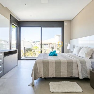 Casa com 460m², 5 quartos (sendo 5 suítes), 2 garagens, no bairro Jurerê Internacional em Florianópolis