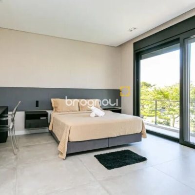 Casa com 460m², 5 quartos (sendo 5 suítes), 2 garagens, no bairro Jurerê Internacional em Florianópolis