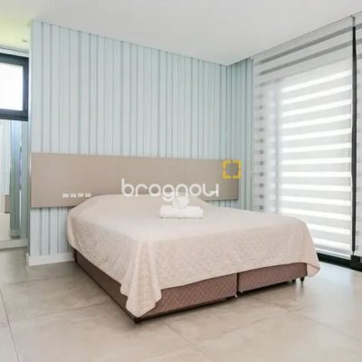 Casa com 460m², 5 quartos (sendo 5 suítes), 2 garagens, no bairro Jurerê Internacional em Florianópolis
