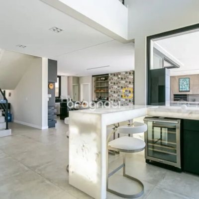 Casa com 460m², 5 quartos (sendo 5 suítes), 2 garagens, no bairro Jurerê Internacional em Florianópolis