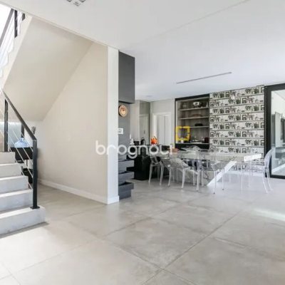 Casa com 460m², 5 quartos (sendo 5 suítes), 2 garagens, no bairro Jurerê Internacional em Florianópolis