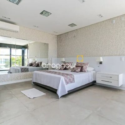 Casa com 460m², 5 quartos (sendo 5 suítes), 2 garagens, no bairro Jurerê Internacional em Florianópolis
