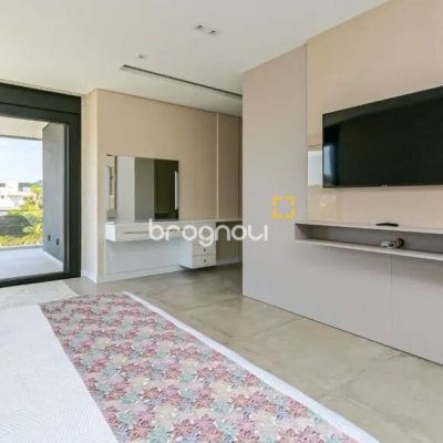Casa com 460m², 5 quartos (sendo 5 suítes), 2 garagens, no bairro Jurerê Internacional em Florianópolis