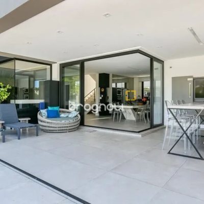 Casa com 460m², 5 quartos (sendo 5 suítes), 2 garagens, no bairro Jurerê Internacional em Florianópolis