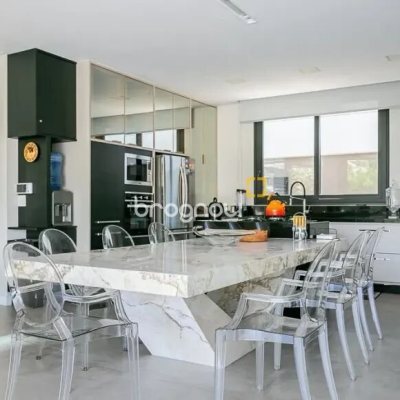 Casa com 460m², 5 quartos (sendo 5 suítes), 2 garagens, no bairro Jurerê Internacional em Florianópolis