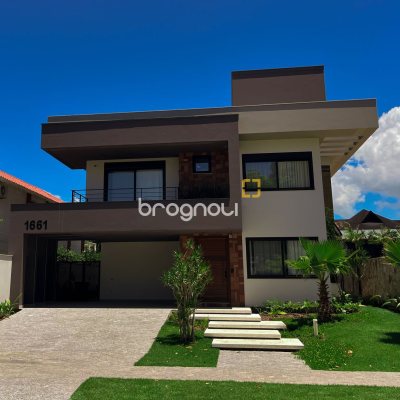 Casa com 400m², 4 quartos (sendo 4 suítes), 4 garagens, no bairro Jurerê Internacional em Florianópolis