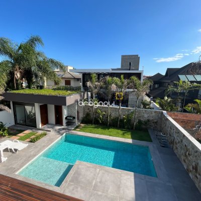 Casa com 400m², 4 quartos (sendo 4 suítes), 4 garagens, no bairro Jurerê Internacional em Florianópolis