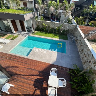 Casa com 400m², 4 quartos (sendo 4 suítes), 4 garagens, no bairro Jurerê Internacional em Florianópolis