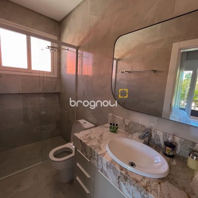 Casa com 400m², 4 quartos (sendo 4 suítes), 4 garagens, no bairro Jurerê Internacional em Florianópolis