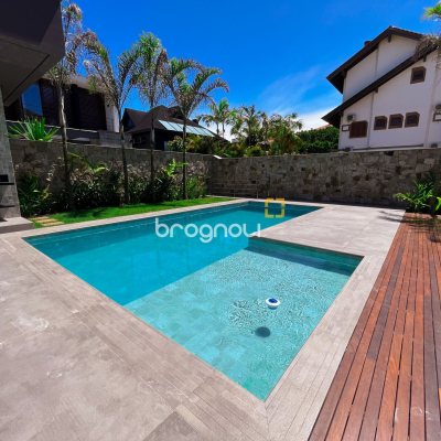 Casa com 400m², 4 quartos (sendo 4 suítes), 4 garagens, no bairro Jurerê Internacional em Florianópolis