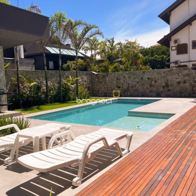 Casa com 400m², 4 quartos (sendo 4 suítes), 4 garagens, no bairro Jurerê Internacional em Florianópolis