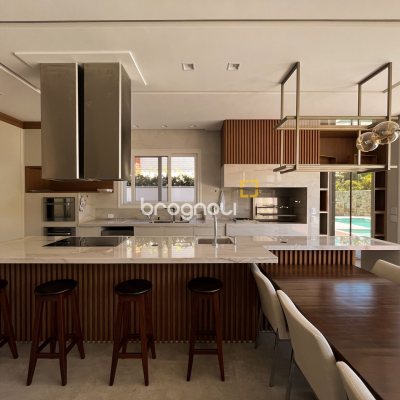 Casa com 400m², 4 quartos (sendo 4 suítes), 4 garagens, no bairro Jurerê Internacional em Florianópolis