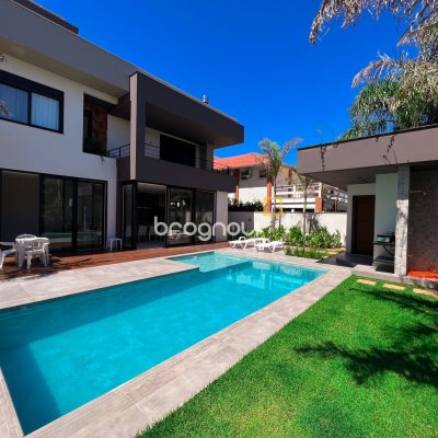 Casa com 400m², 4 quartos (sendo 4 suítes), 4 garagens, no bairro Jurerê Internacional em Florianópolis