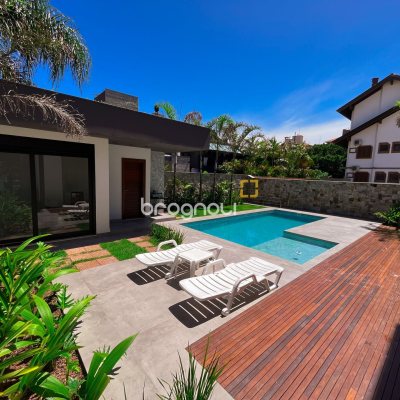 Casa com 400m², 4 quartos (sendo 4 suítes), 4 garagens, no bairro Jurerê Internacional em Florianópolis