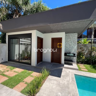 Casa com 400m², 4 quartos (sendo 4 suítes), 4 garagens, no bairro Jurerê Internacional em Florianópolis