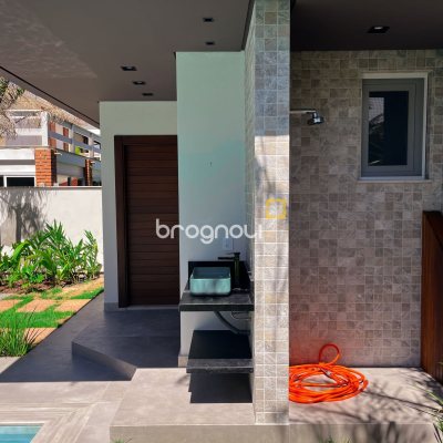 Casa com 400m², 4 quartos (sendo 4 suítes), 4 garagens, no bairro Jurerê Internacional em Florianópolis