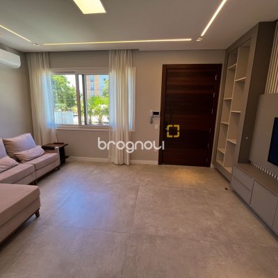 Casa com 400m², 4 quartos (sendo 4 suítes), 4 garagens, no bairro Jurerê Internacional em Florianópolis