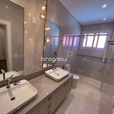 Casa com 400m², 4 quartos (sendo 4 suítes), 4 garagens, no bairro Jurerê Internacional em Florianópolis