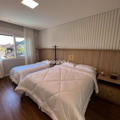 Casa com 400m², 4 quartos (sendo 4 suítes), 4 garagens, no bairro Jurerê Internacional em Florianópolis