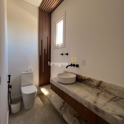 Casa com 400m², 4 quartos (sendo 4 suítes), 4 garagens, no bairro Jurerê Internacional em Florianópolis