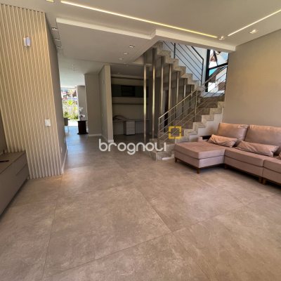 Casa com 400m², 4 quartos (sendo 4 suítes), 4 garagens, no bairro Jurerê Internacional em Florianópolis