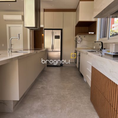 Casa com 400m², 4 quartos (sendo 4 suítes), 4 garagens, no bairro Jurerê Internacional em Florianópolis